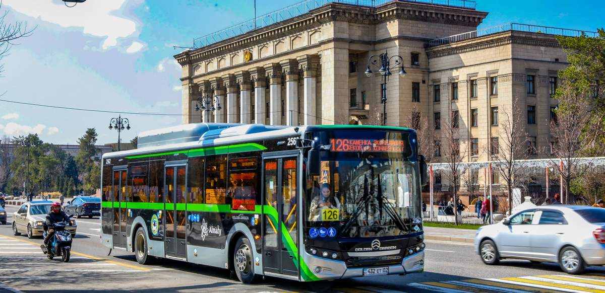 Более 250 «токсичных» автобусов выявили в Алматы