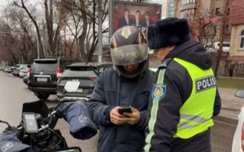 Более 150 нарушений среди курьеров и мигрантов выявили за день в Алматы