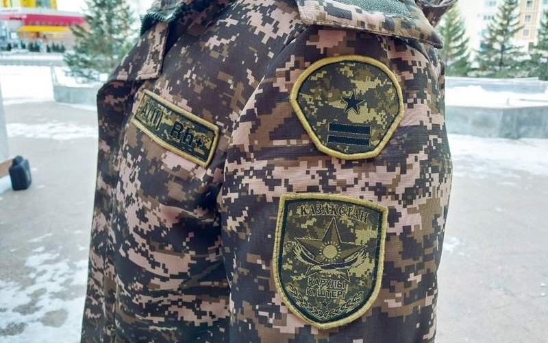 Командир взвода ударил солдата табуреткой в Жетысу: ведется расследование