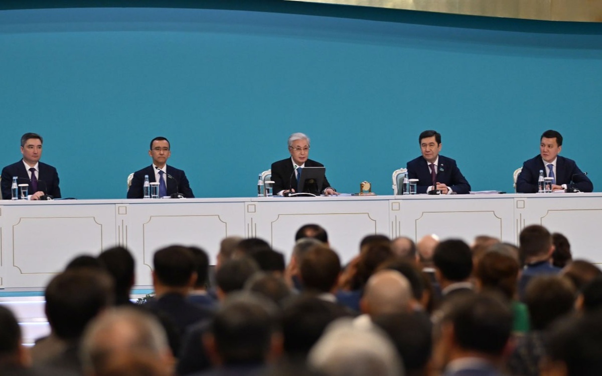 Регионы получают больше ресурсов, маслихаты должны усилить контроль — Президент