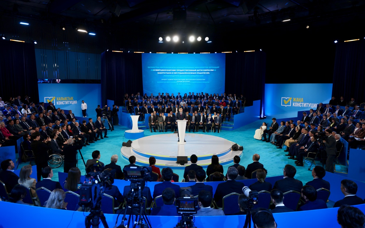 Большинство казахстанцев поддерживают новую Конституцию — Коалиция