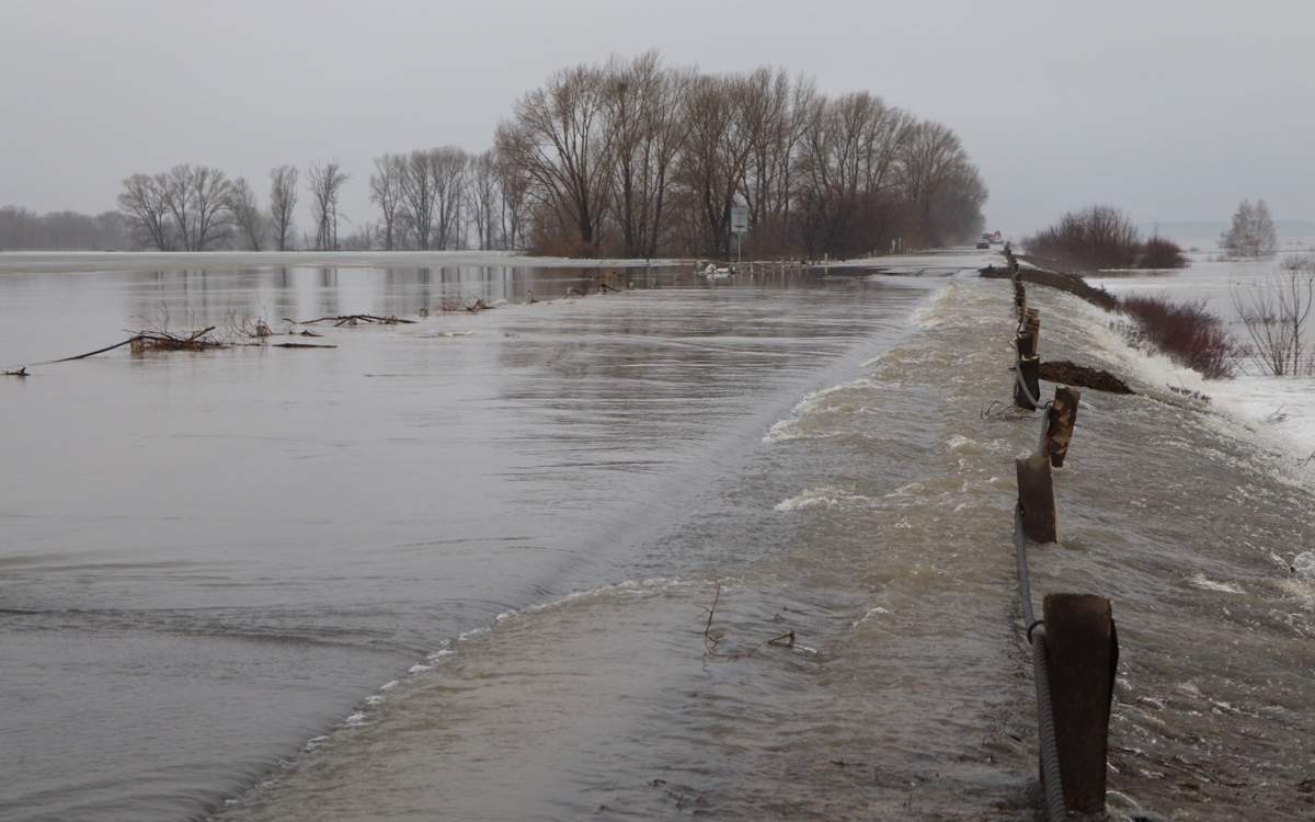 Свыше двухсот паводкоопасных участков выявили на трассах Казахстана
