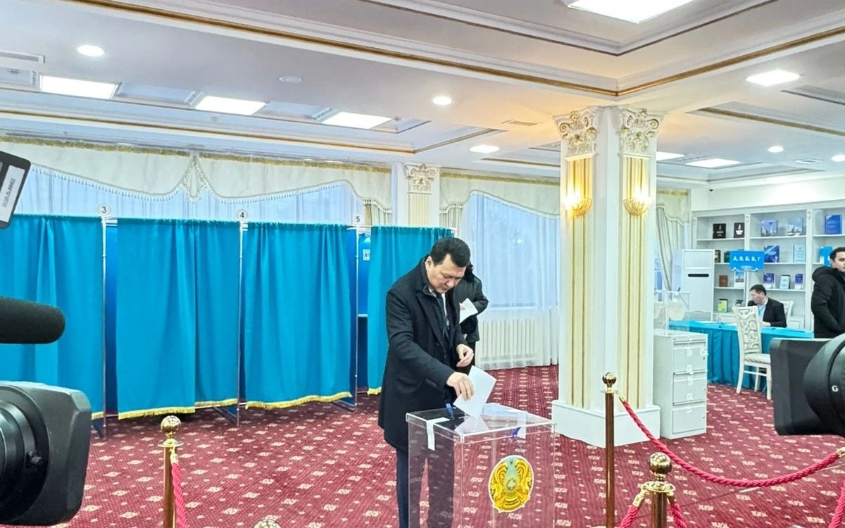 Казахстанцы принимают решение о выборе будущего страны – Ерлан Карин