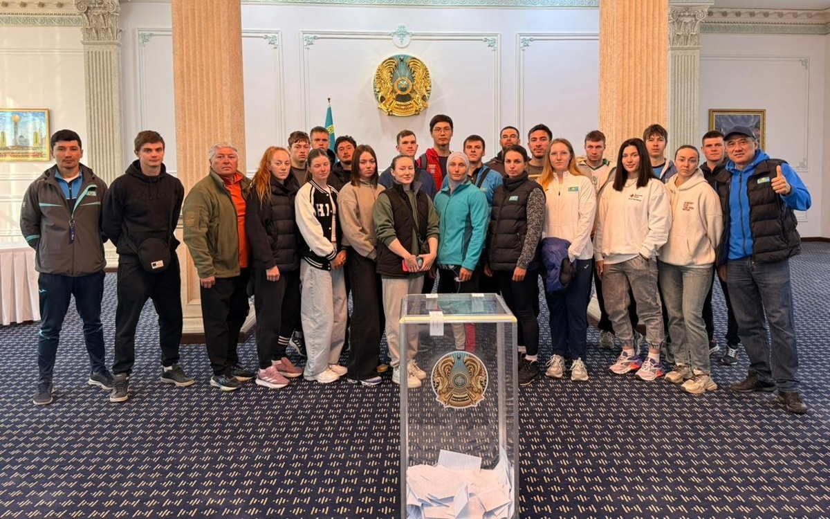 Национальная сборная Казахстана по гребле проголосовала на референдуме в Ташкенте