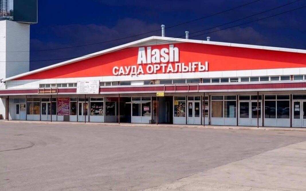Торговцы рынка «Алаш» в Шымкенте обеспокоены реконструкцией: комментарий акимата