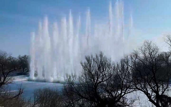 Взрывные работы по дроблению льда на реках начались в СКО