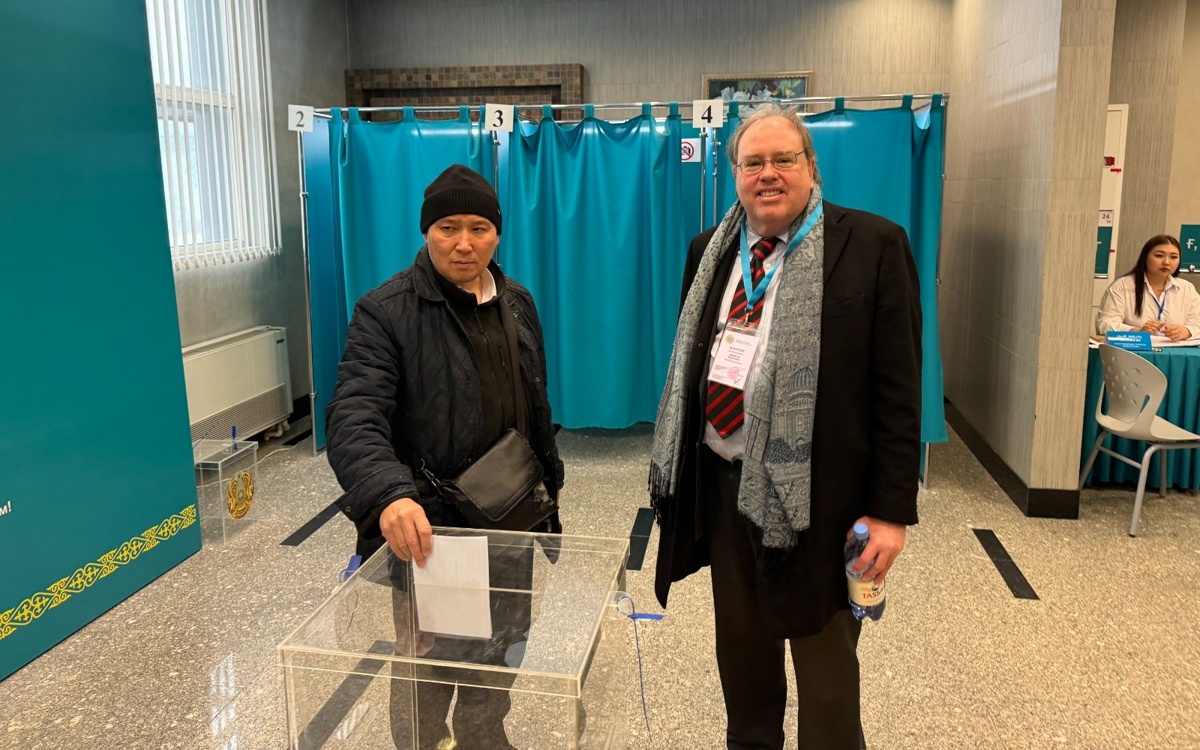 Международный наблюдатель из США дал оценку референдуму в Казахстане