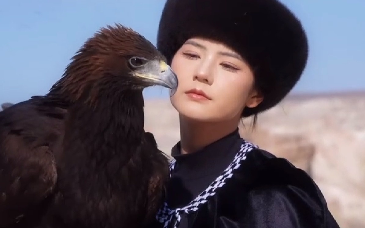 Модель и блогер-миллионник из Китая вновь приехала в Мангистау