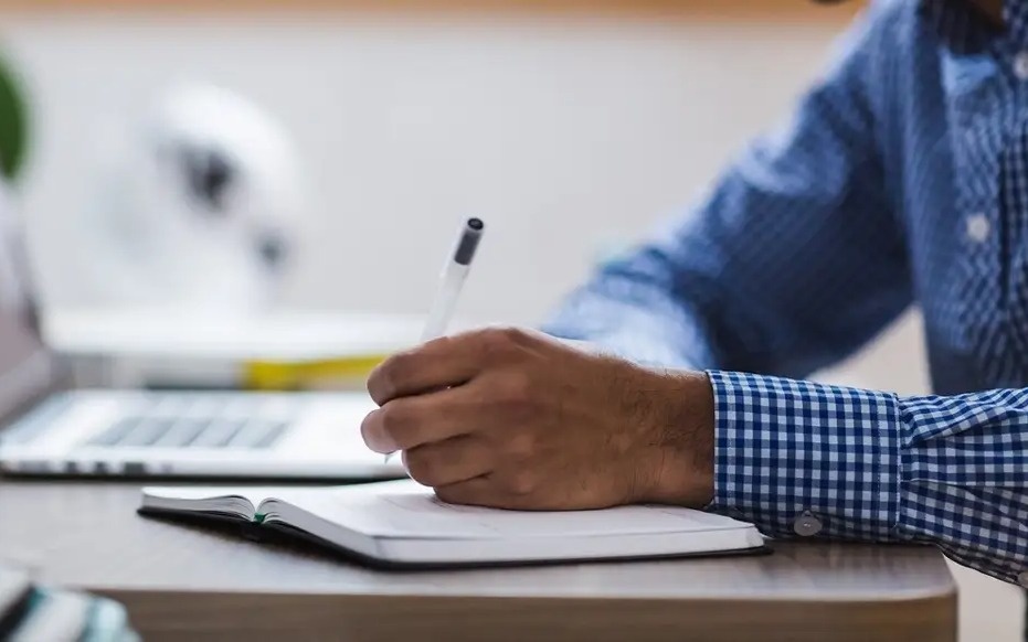 Депутат предложил ввести цифровой контроль за экзаменами казахстанских студентов