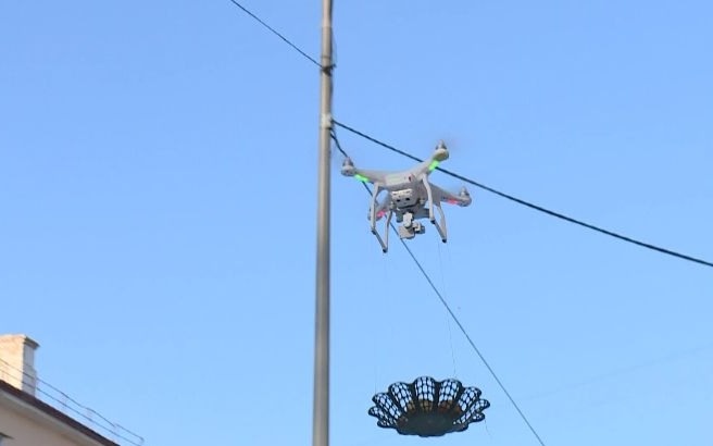 Дроны раздавали баурсаки жителям в Караганде