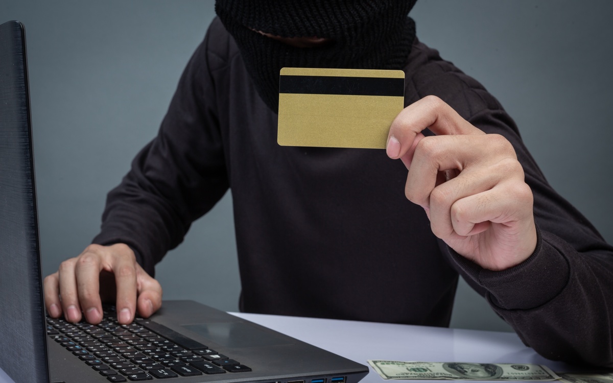 Дивиденды от продажи нефти, золота и серебра пообещали мошенники акмолинцу