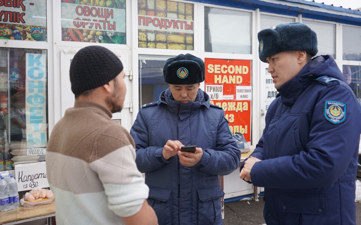 Нелегальная занятость: полсотни нарушений за день выявили в ВКО