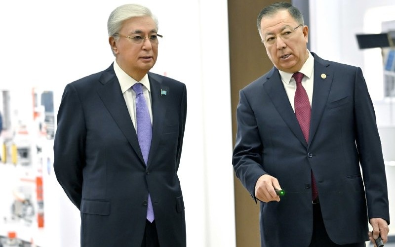 Глава государства ознакомился с научными и инновационными разработками КазНУ имени аль-Фараби