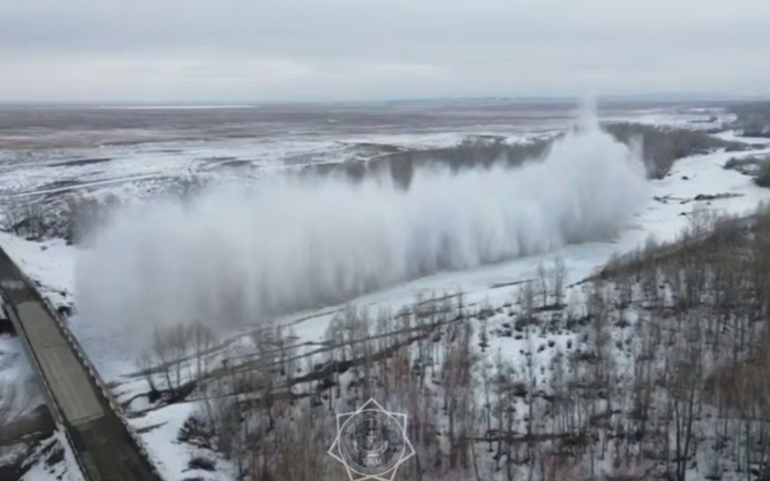 В-Восточно-Казахстанской-области-продолжают-взрывать-лед-на-реках