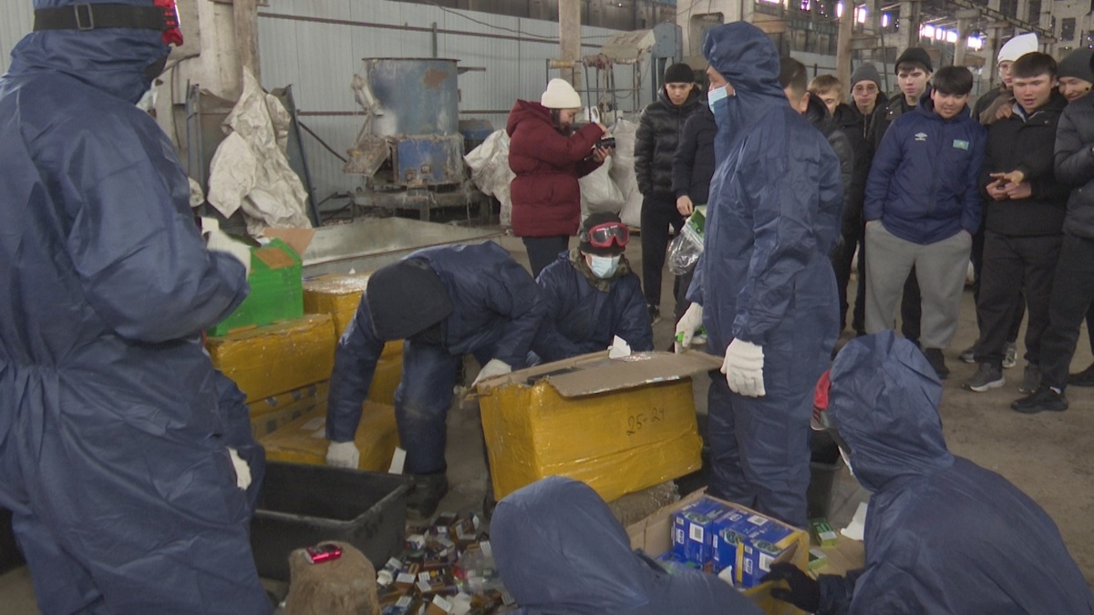 Незаконные вейпы на 110 млн тенге уничтожили в Павлодаре