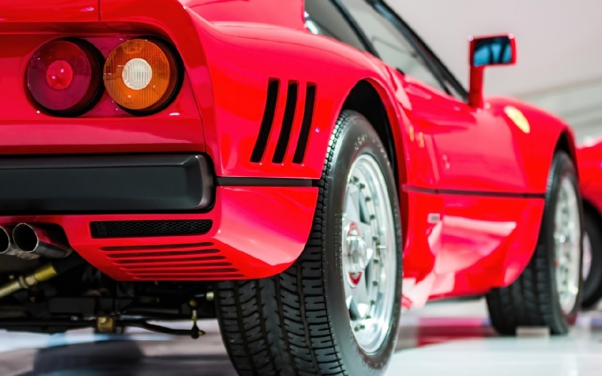 Ferrari приостановила поставки автомобилей на Ближний Восток