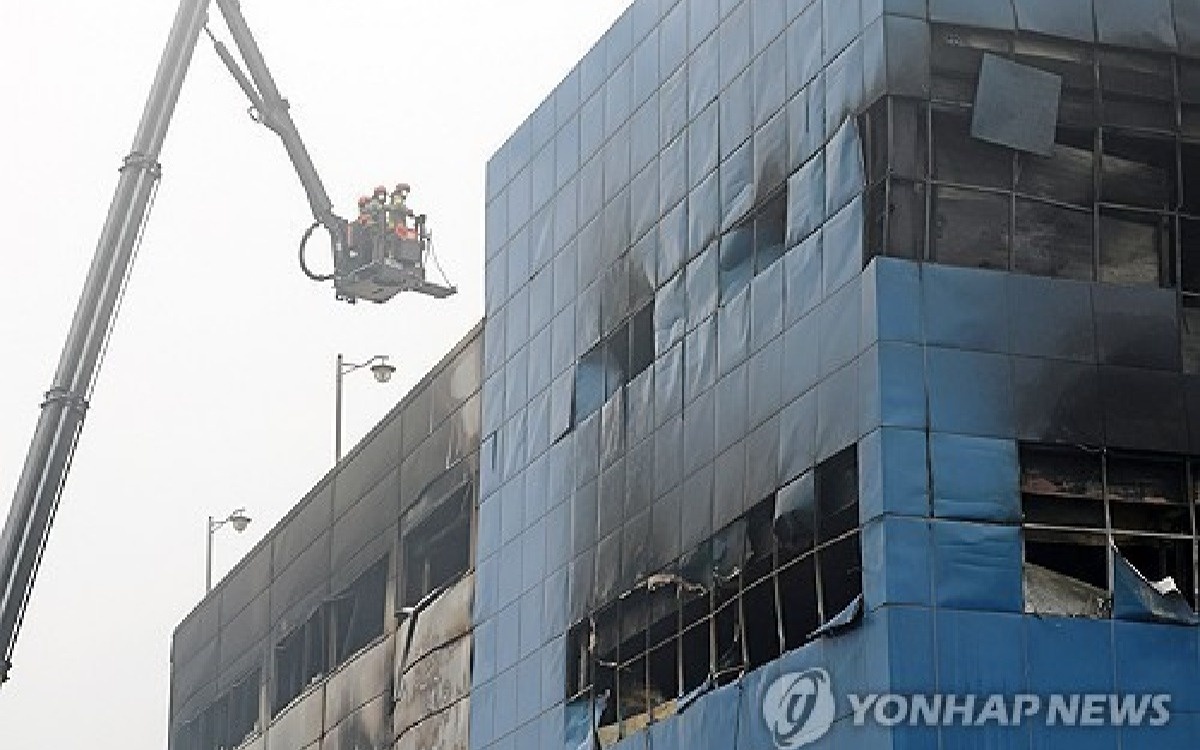 14 человек погибли при пожаре на заводе автозапчастей в Южной Корее