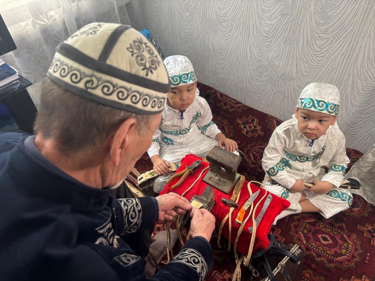 Эксклюзивные шубы и мячи для древней игры делает вручную семья мастеров из СКО