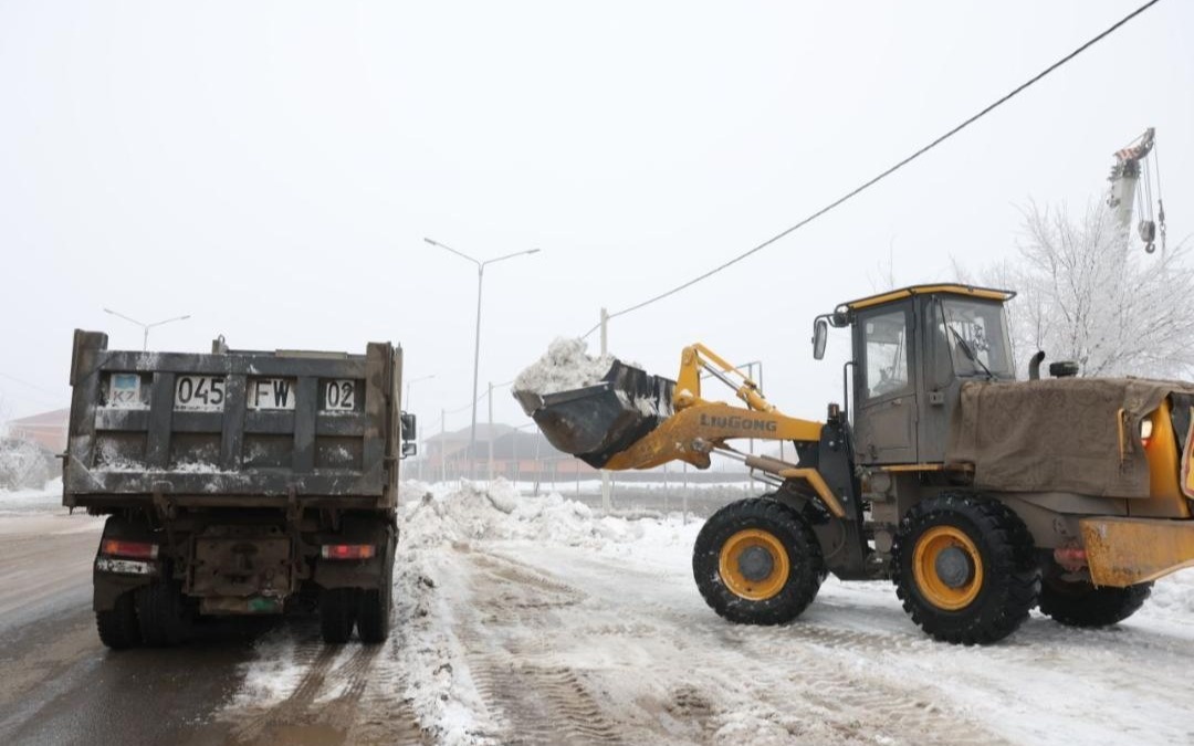 Подготовка к паводкам: в Акмолинской области круглосуточно вывозят снег