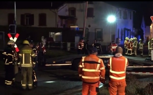 Пассажирский поезд столкнулся с грузовиком на юге Германии, есть пострадавшие