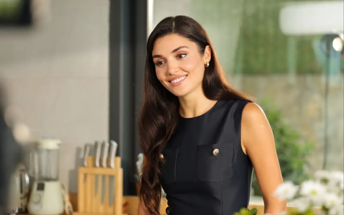 Звезду сериала «Постучись в мою дверь» Ханде Эрчел могут задержать в Турции