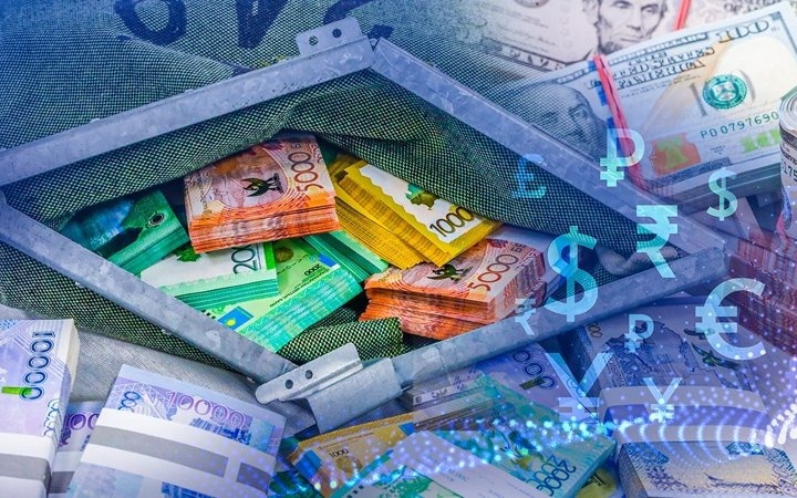 Курс доллара немного снизился на торгах