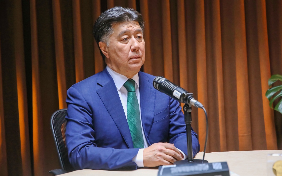 Алихан Байменов: Каждую статью новой Конституции нужно разъяснять и применять на практике