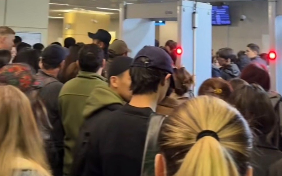 В метро Алматы объяснили очереди на одной из станций