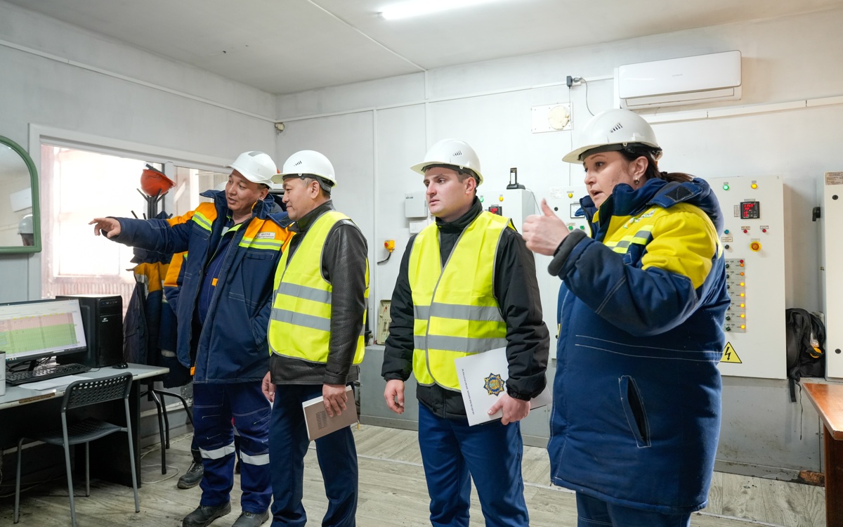 Прокуроры-встретились-с-работниками-двух-крупнейших-заводов-области-Абай