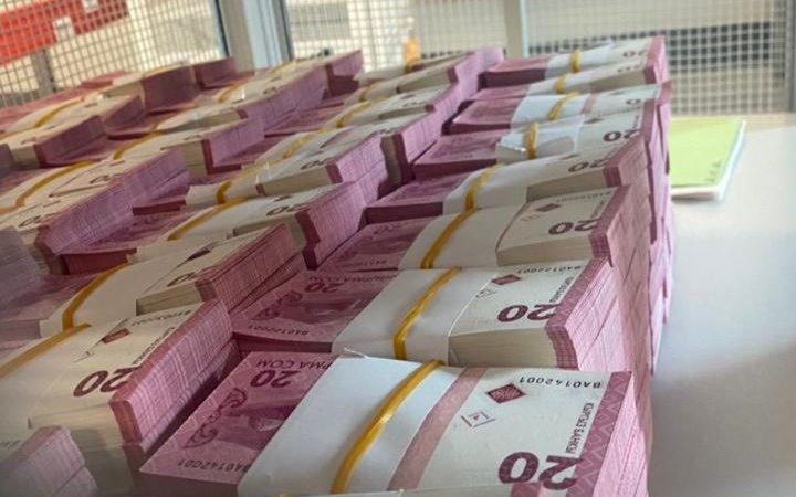 Кыргызстан впервые в истории начал печатать свою национальную валюту