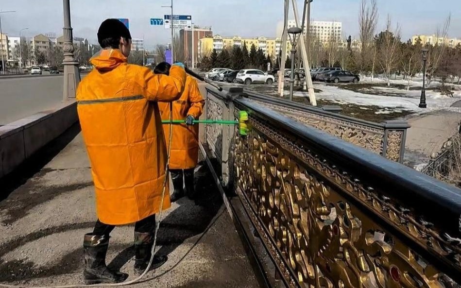 Масштабная уборка после зимы охватила все районы Астаны