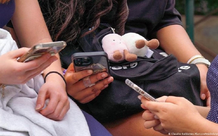 В Австрии собираются запретить детям до 14 лет пользоваться соцсетями