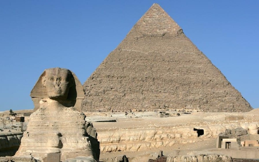 Исследователь заявил о возможном втором Сфинксе под песками Гизы