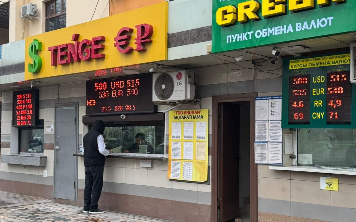 Спрос-на-рубли-в-обменниках-Казахстана-стал-положительным-впервые-за-полтора-года