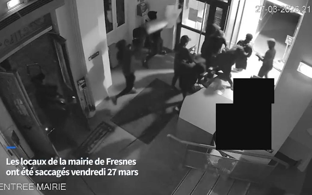 Во Франции совершено нападение на мэрию города