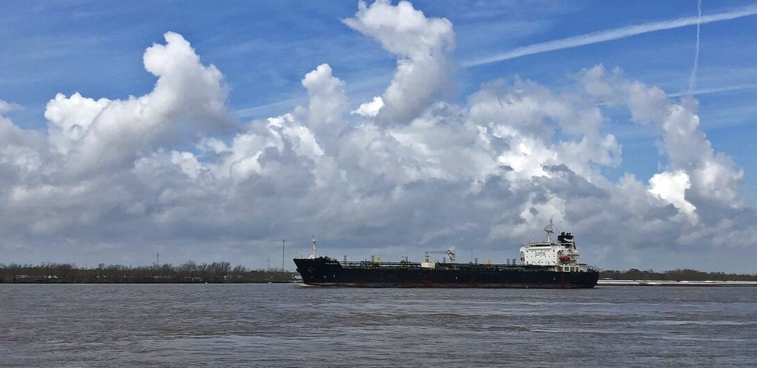 Иран разрешил 20 судам под флагом Пакистана пройти через Ормузский пролив