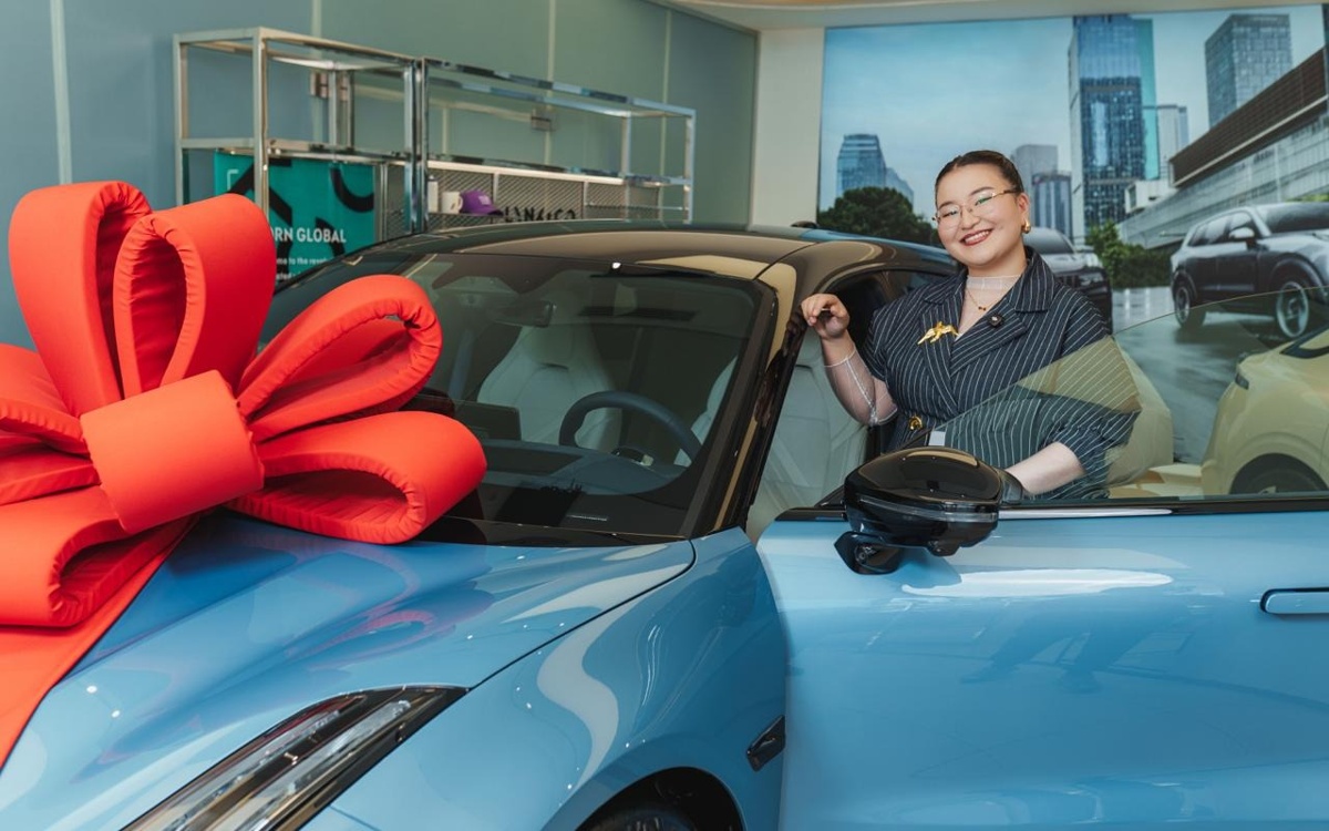 Учительница из Тараза выиграла электрокар в акции от Яндекс Поиска