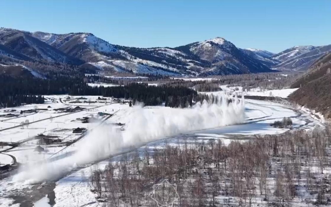 Взрывные работы провели на реке Бухтарма в ВКО