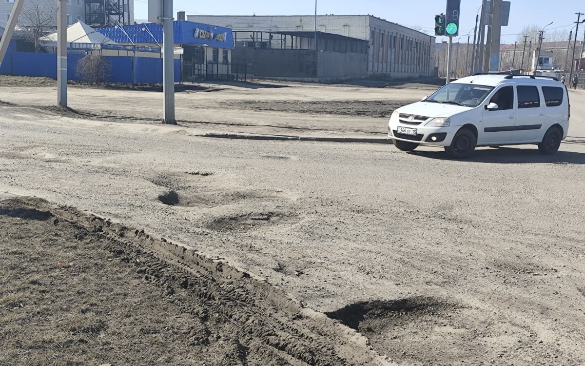 Разбитые улицы Кокшетау обещают отремонтировать уже в апреле