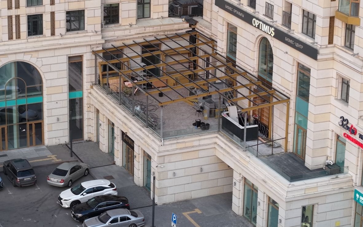 Террасу ресторана демонтировали в центре Алматы