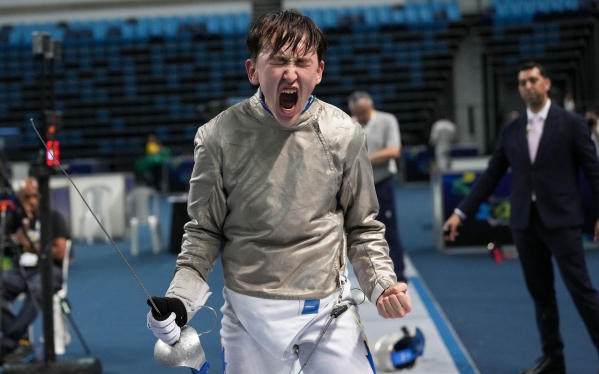 Казахстанский саблист выиграл бронзу на юниорском чемпионате мира