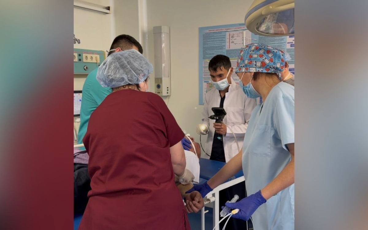 Врачи спасли пенсионера из Шымкента, подавившегося конфетой