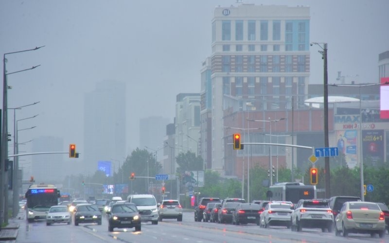 Штормовое предупреждение объявили почти по всему Казахстану на 3 апреля