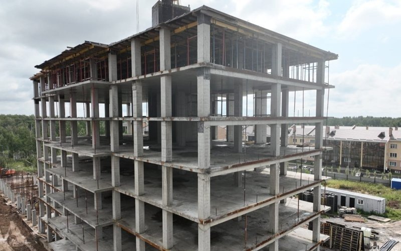 Дело о недостроенном ЖК в Костанае: застройщик получил условный срок