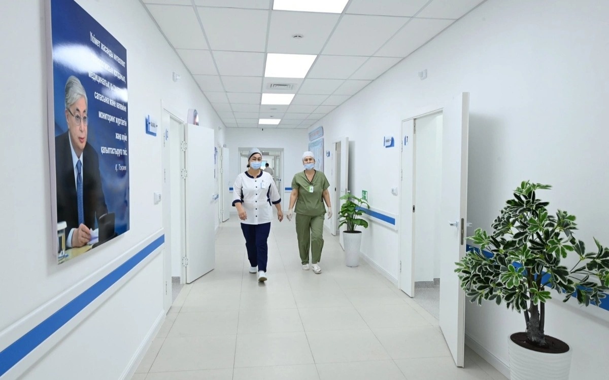 Мужчина напал на медсестру во время приема в области Жетысу