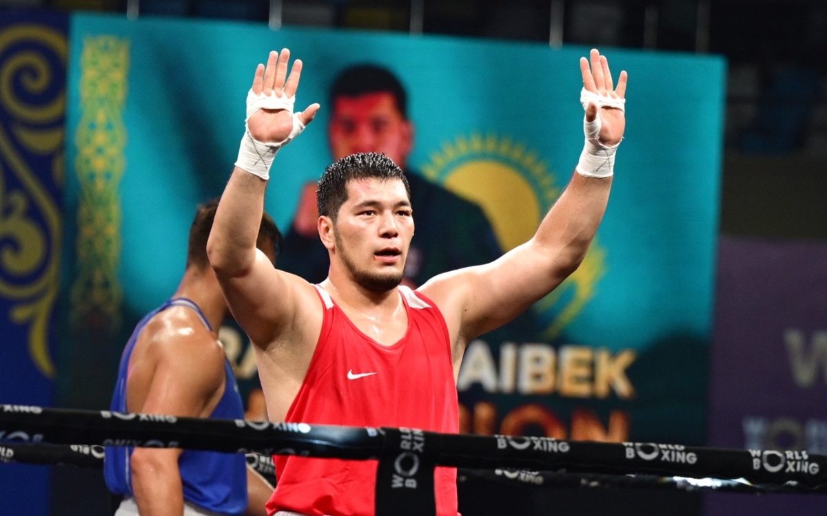 Айбек Оралбай гарантировал бронзу на чемпионате Азии по боксу