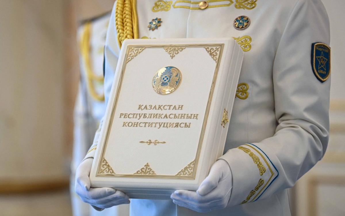 Новые-положения-Конституции-включат-в-учебную-программу-школ-и-вузов-Казахстана