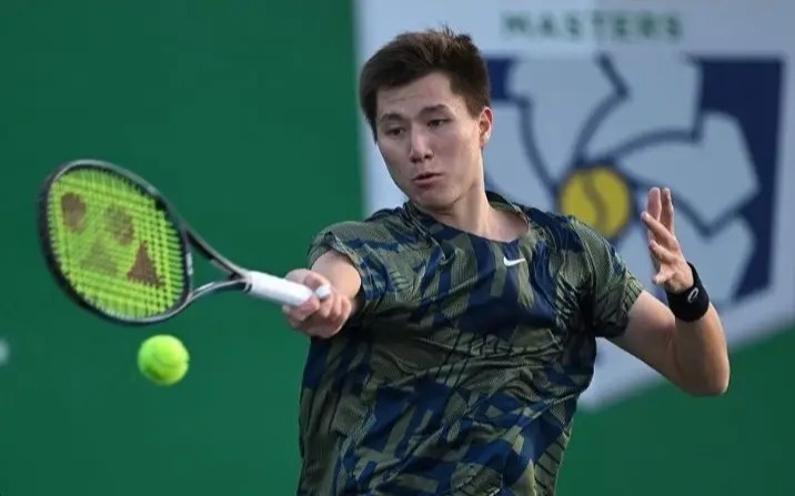 Бейбит Жукаев начал турнир в Мексике с победы