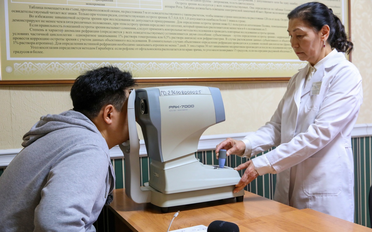 Работодателей в Казахстане обяжут оплачивать время сотрудников, потраченное на медосмотры