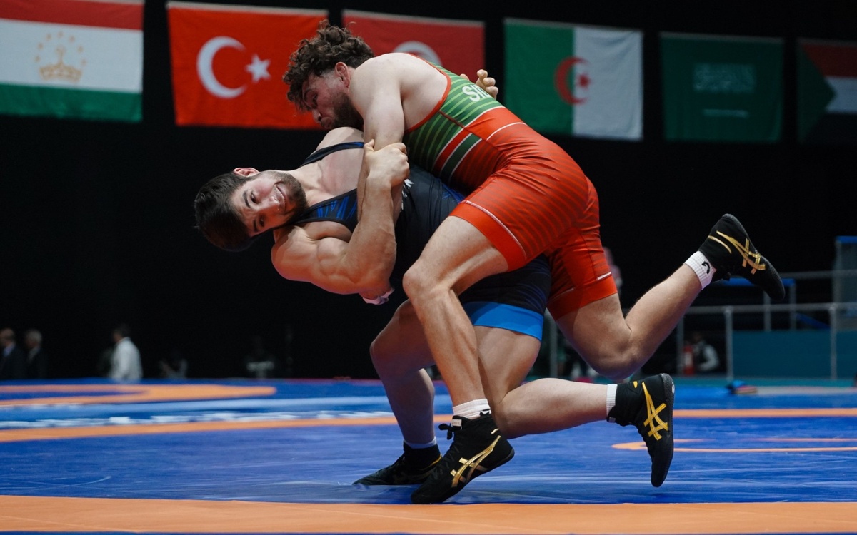 Казахстанские борцы завоевали золото и три бронзы на чемпионате Азии